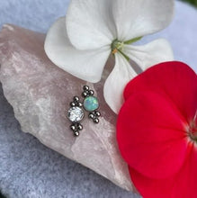 Accesorio gema y piramide c/ rosca titanio ASTM F136 -Accesorio opalo con doble pirámide de bolas en linea opal blanco