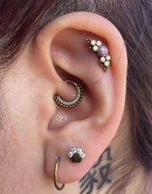 Accesorio gema c/ rosca ASTM F136 - Patita de perro con zircon blanco