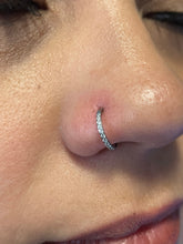 Argolla titanio ASTM F136 - Segment ring con línea de zirconias lateral blanco