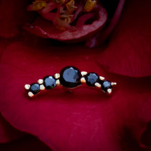 Accesorio con cristales oro 18k c/ rosca - Astrid oro 18k - Cluster 5 gemas negro