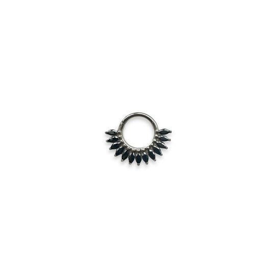 Argolla titanio ASTM F136 - Segment ring full marquises cristal negro