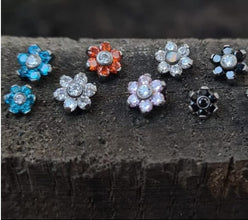 Accesorio flor c/ rosca titanio ASTM F136 - Accesorio flor 6 pétalos zircon negro