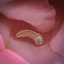 Accesorio c/ pin Oro 14k - Pluma pavo real zircon blanco oro 14k