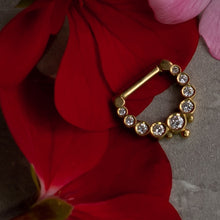 Argolla oro 18k - D-ring con 9 diamantes frontales blancos