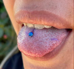 Accesorio opal c/ rosca titanio ASTM F136 - Accesorio con ópalo blue