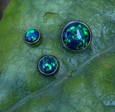 Accesorio opal c/ rosca titanio ASTM F136 - Accesorio con ópalo dark green