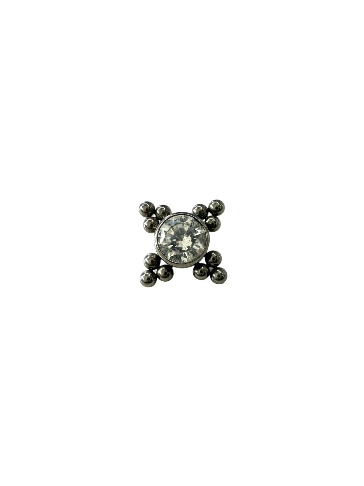 Accesorio gema y piramide c/ rosca titanio ASTM F136 - Accesorio zirconia con cuatro pirámide de bolas
