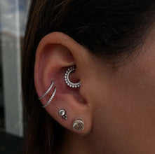 Argolla titanio ASTM F136 - Segment ring con doble linea de zirconias pequeña y grande frontal