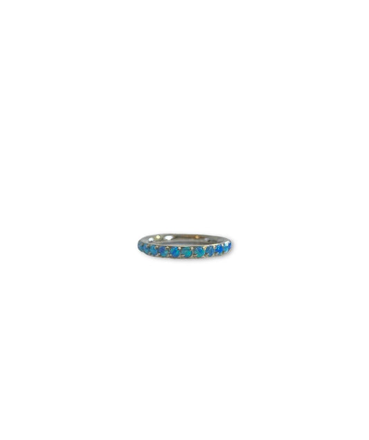 Argolla titanio ASTM F136 - Segment ring con línea de ópalos lateral blue