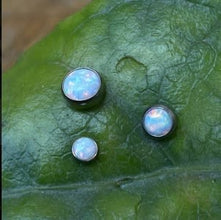 Accesorio opal c/ rosca titanio ASTM F136 - Accesorio con ópalo white